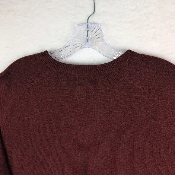 LL Bean Mens V Neck Lambswool Sweater Size Medium Red 264789 - Picture 6 of 8